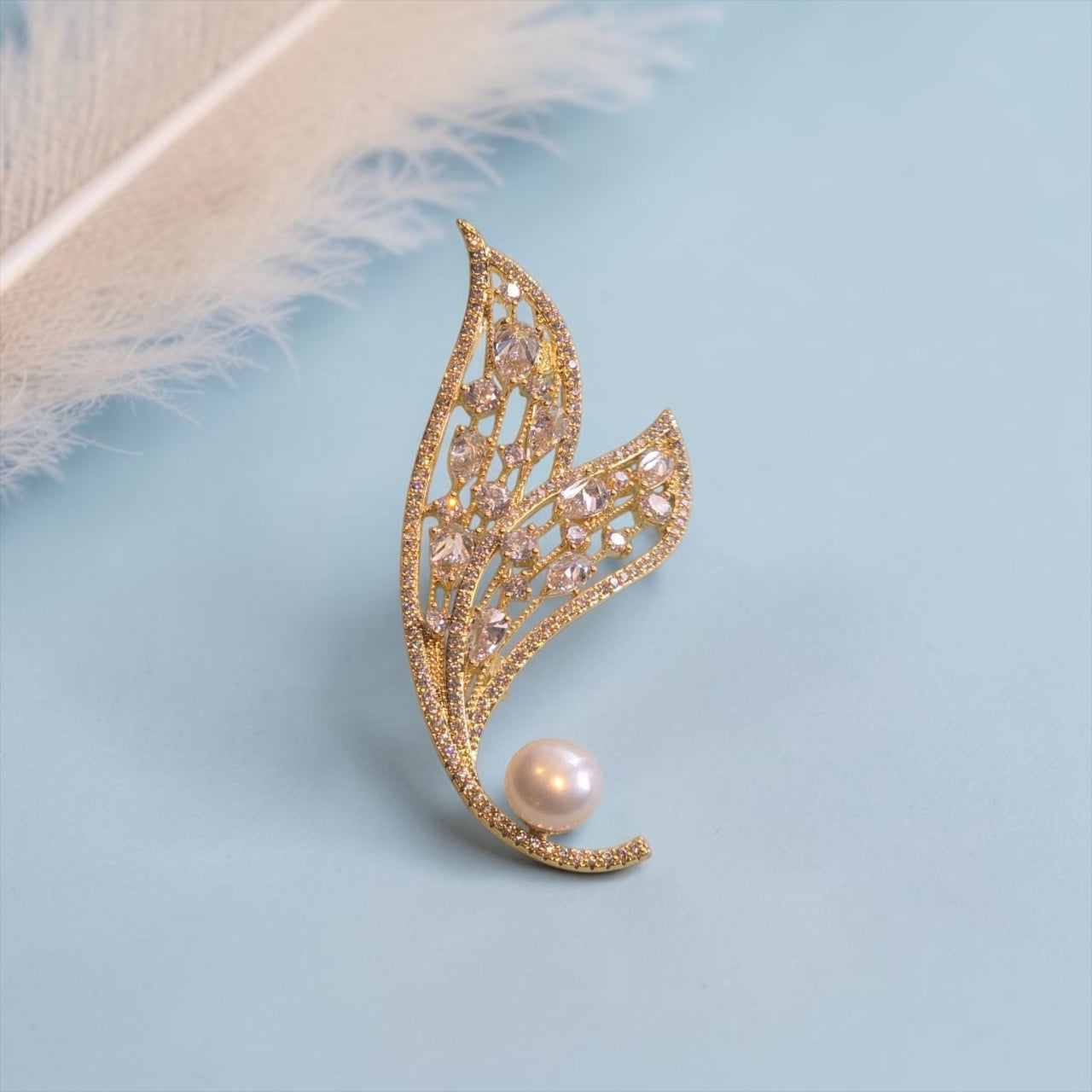 GOLDEN MUSE BROOCH