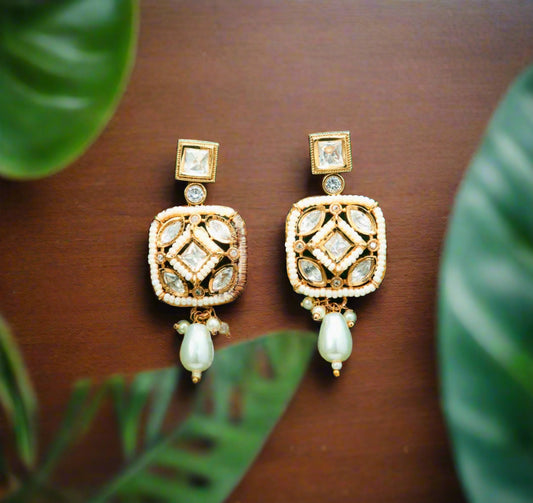 Kundan Classic Earring With Gold Plating