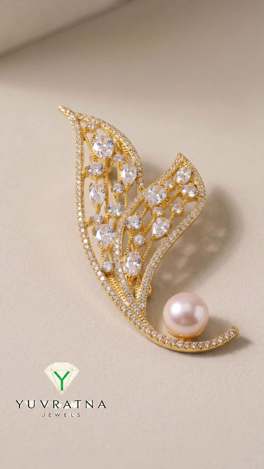GOLDEN MUSE BROOCH